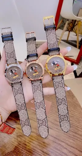 Đồng hồ Gucci Mickey chất liệu dây da 